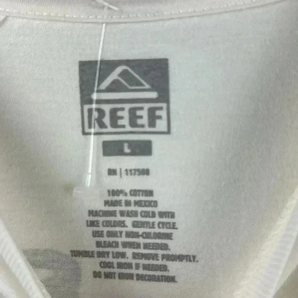 REEF SHORT SLEEVE NWT SZ L CRÈME COLORED WITH A GREAT BOTTLE GRAPHIC ON BACK - Picture 5 of 6